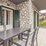 Vafkeri Apartments 公寓
